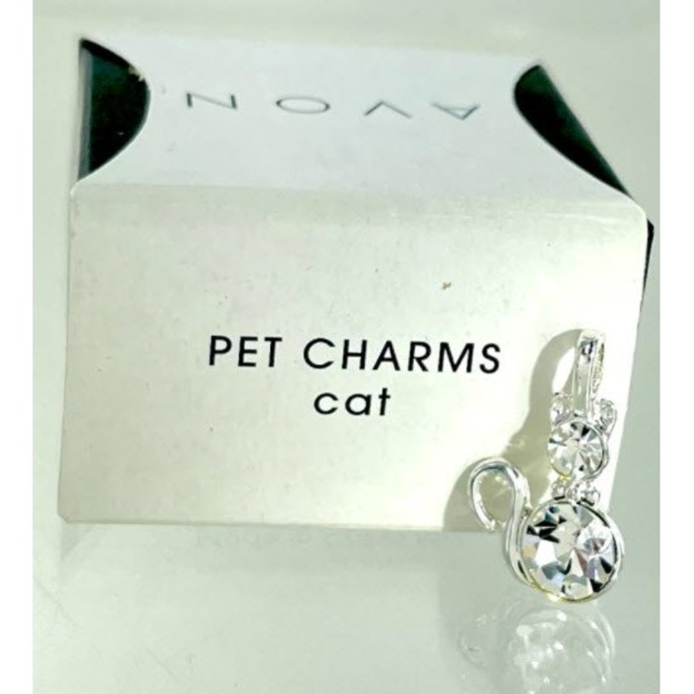 Avon Pet Charms Cat OS Silver NIB Clear Crystal Rhinestone Sitting Kitty Pendant
